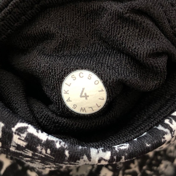 Lululemon Invigorate 7/8 Tight - Picture 6 of 6